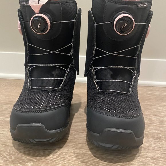 Womens Burton Snowboarding Boots - Picture 2 of 7